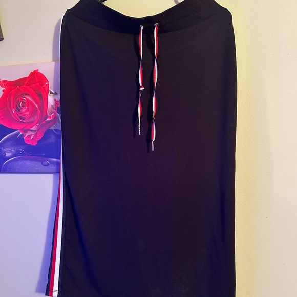 Tommy Hilfiger Skirt - Picture 1 of 3